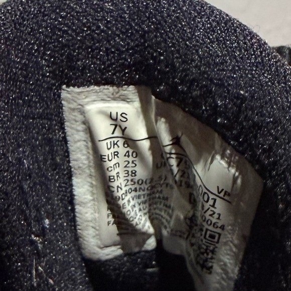 Nike jordan Black and White Sneakers with Green Accents - Picture 7 of 8